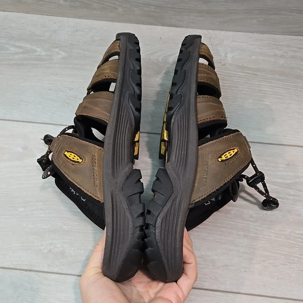 Keen Mens Leather Sandals shoes sz 9.5